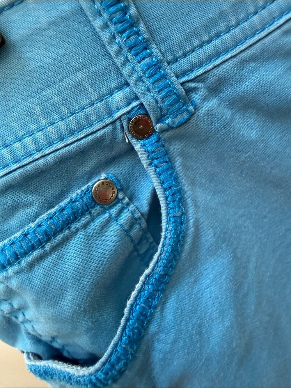 Bandolino Turquoise Straight-Leg Capris - Picture 4 of 9